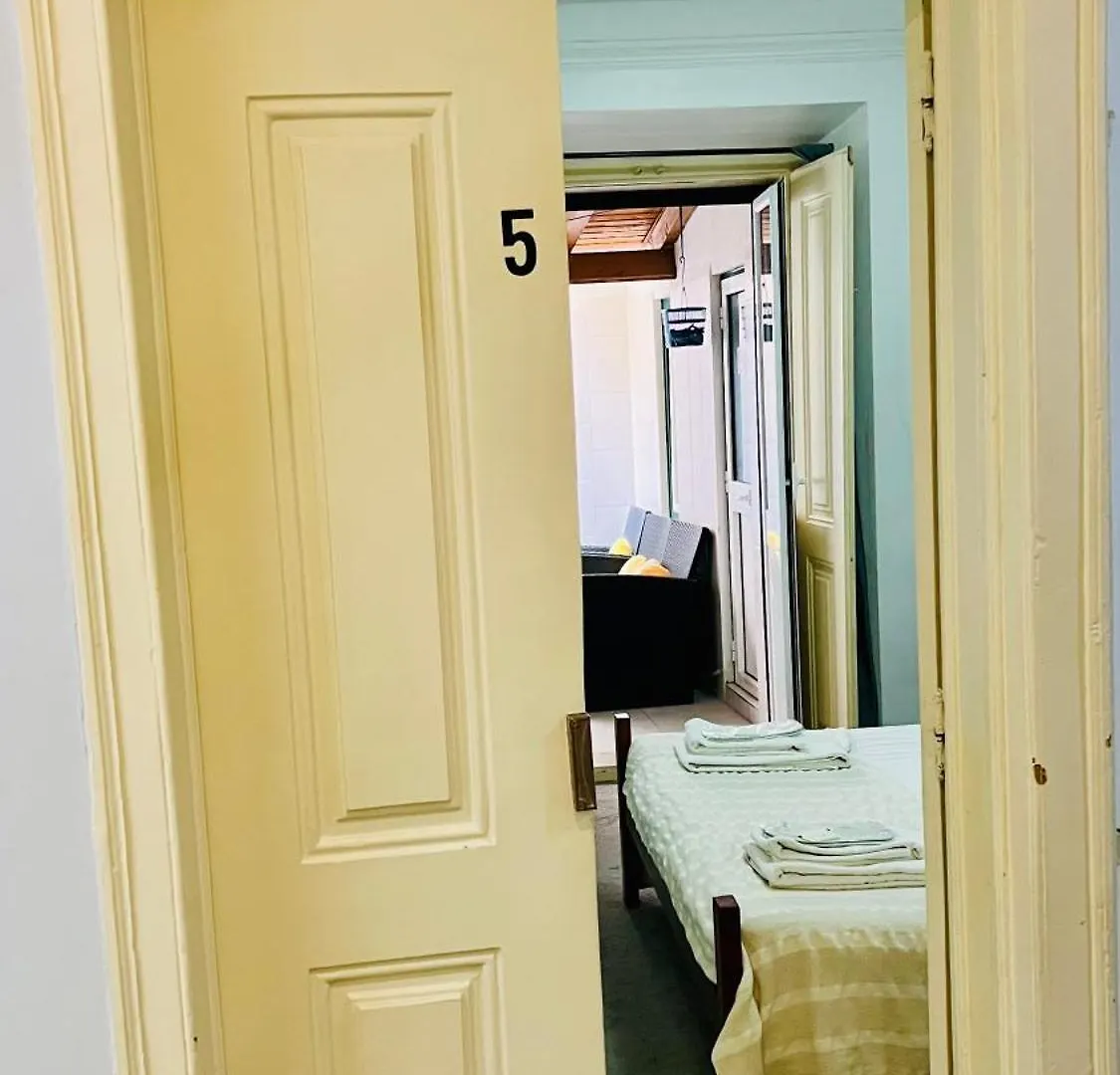 Sao Lazaro Bhuiyan Family Host Guest house Lisbon